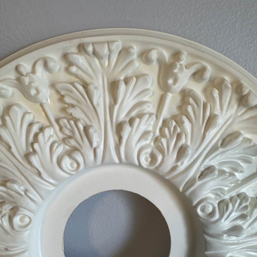 15.50" Ceiling Medallion Round Molded Plastic Vintage - Picture 3 of 15